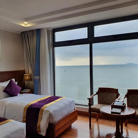 Vietnam Taste Hotel Quy Nhon - Beachfront エクステリア 写真